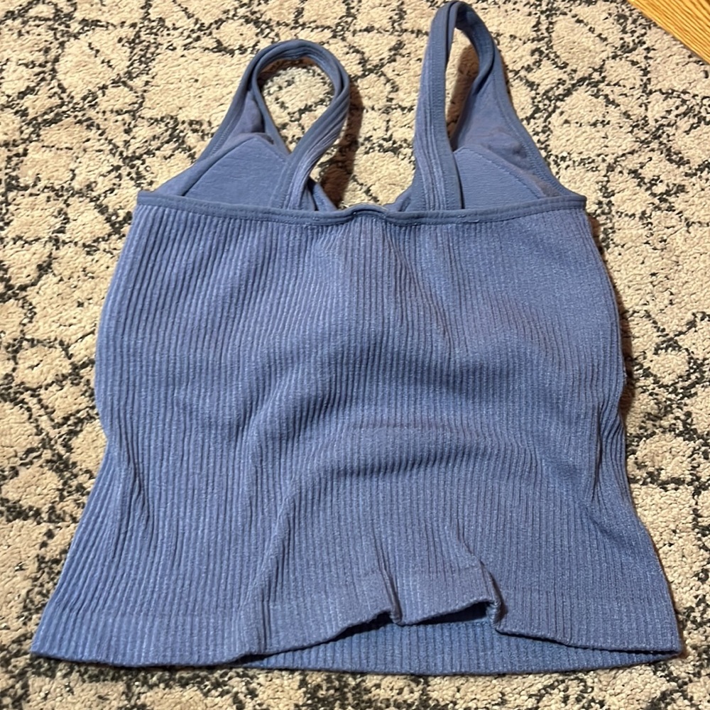workout top - Picture 2 of 3